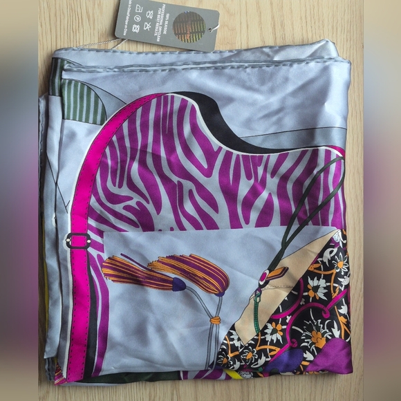 NWT L'euphorie 100% Silk Scarf 41"×42" Rare Find! - Picture 2 of 12
